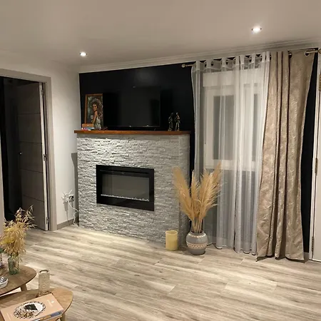 Maison De *